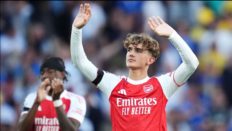 max-dowman-thap-hy-vong-moi-cho-arsenal